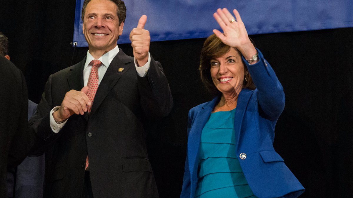 exgobernador de NY Cuomo considera postularse contra Hochul a pesar de la oposición de su partido