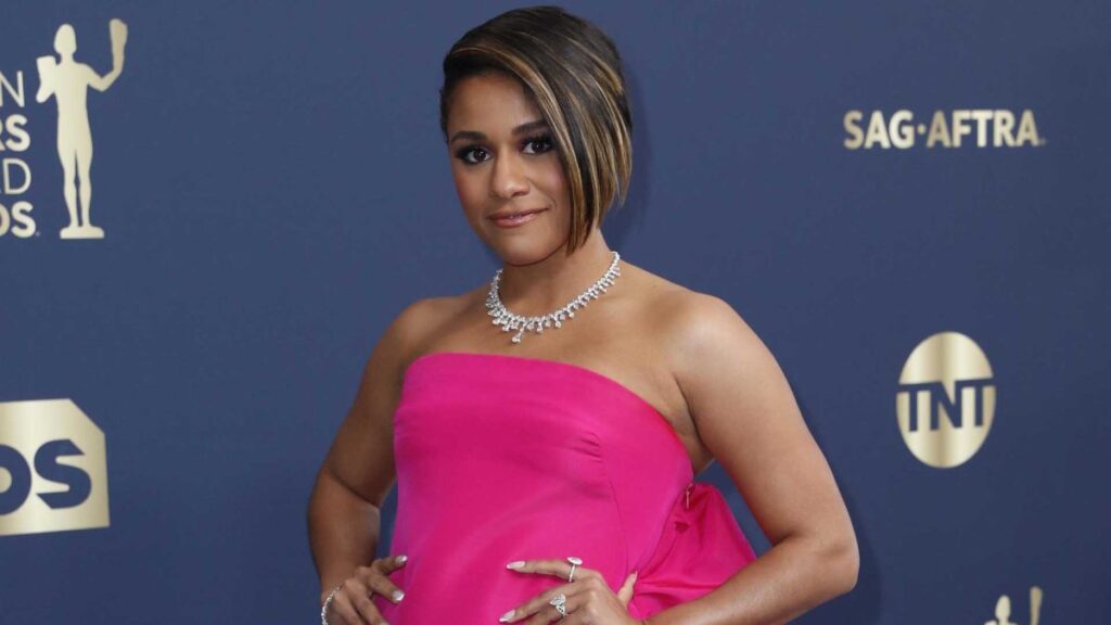 La hispana Ariana DeBose gana el premio SAG 2022 como mejor actriz de reparto