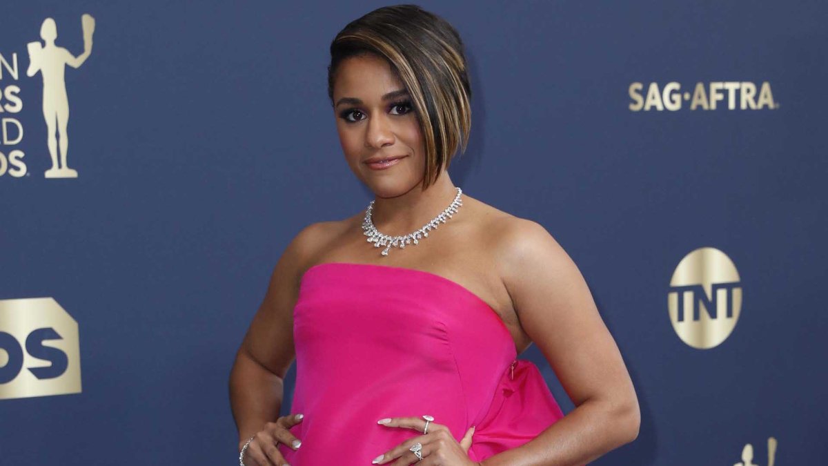 La hispana Ariana DeBose gana el premio SAG 2022 como mejor actriz de reparto