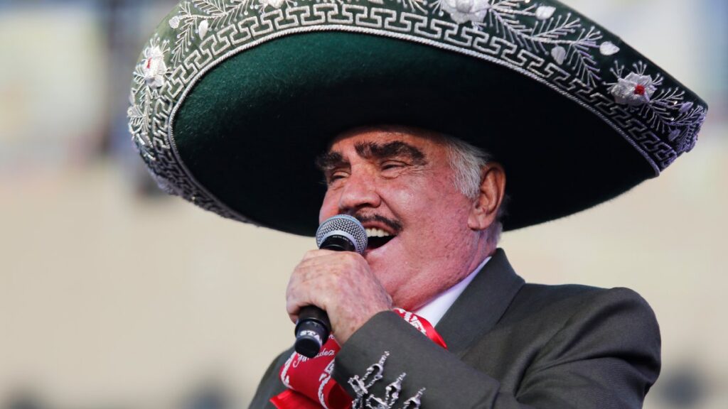 Tras reclamos de su viuda, estrena en México la serie no autorizada de Vicente Fernández