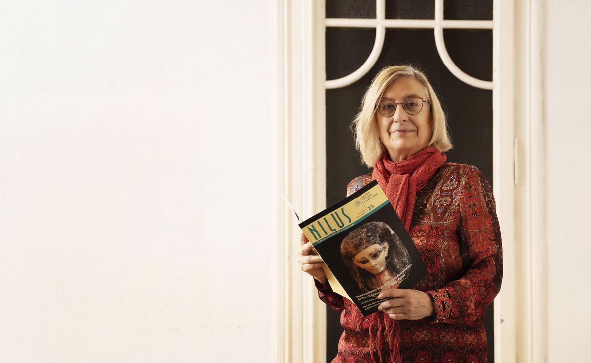 Maite Mascort, codirectora de las excavaciones en Oxirrinco: “La lengua de oro era muy importante para una momia”