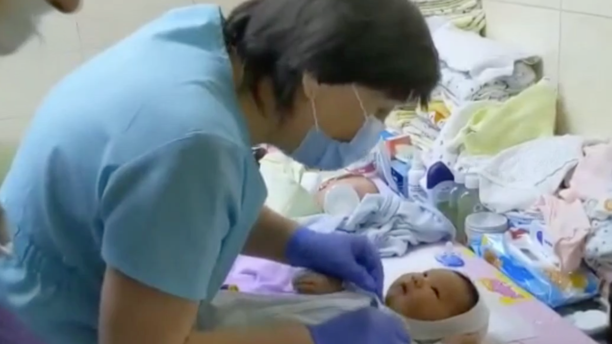 ONG de Florida rescata a recién nacido de Ucrania y logran entregárselo a sus padres