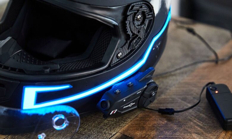 El método de bricolaje para agregar inteligencia a su casco de motocicleta