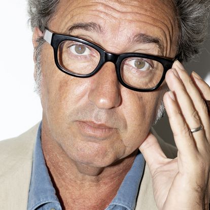 El director Paolo Sorrentino, que odia posar, se sometió en exclusiva a la cámara de ICON durante su estancia en el Festival de San Sebastián.