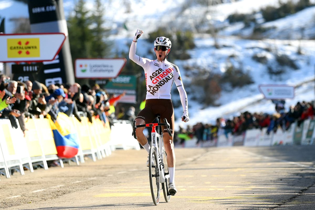 En el jardín de Alejandro Valverde, Juan Ayuso asoma la cabeza