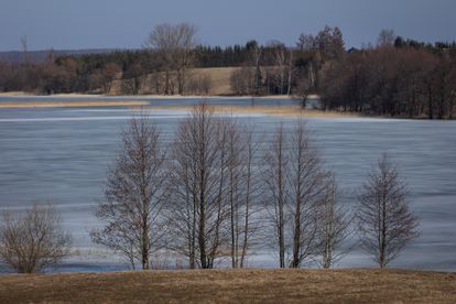 Lago en las proximidades del corredor de Suwalki.