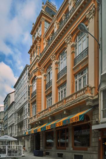 El Casino Ferrolano, que también se conoce como ‘La pecera’, de Felipe Bello Piñeiro.