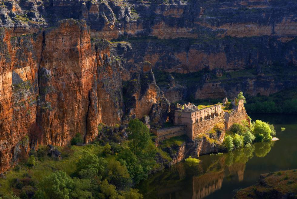 Restos del convento de Nuestra Señora de Los Ángeles en el parque natural de las Hoces del Duratón (Segovia).