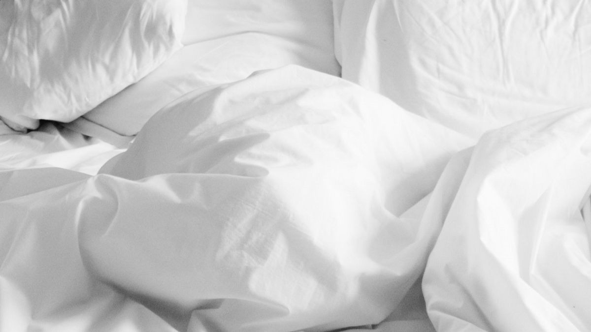 3 trucos caseros para quitar las manchas de sudor del colchón
