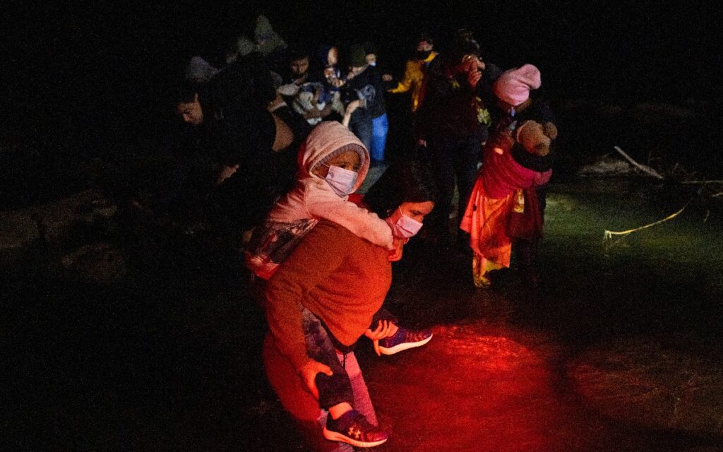 AMLO critica ayuda inmediata de EU a Ucrania, pero no para los 'hermanos centroamericanos' | Video