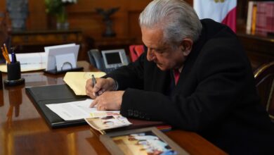 AMLO publica sentencia del TEPJF en su contra; 'si no lo hago arrestan a Jesús y a Jessi'