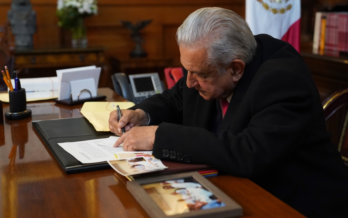 AMLO publica sentencia del TEPJF en su contra; ‘si no lo hago arrestan a Jesús y a Jessi’
