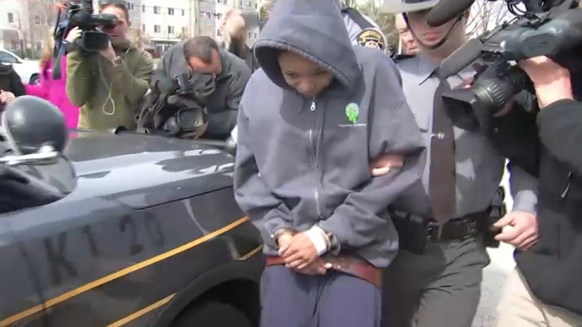 Acusan a mujer por atropellar a patrulleros y peatón hispano en I-95