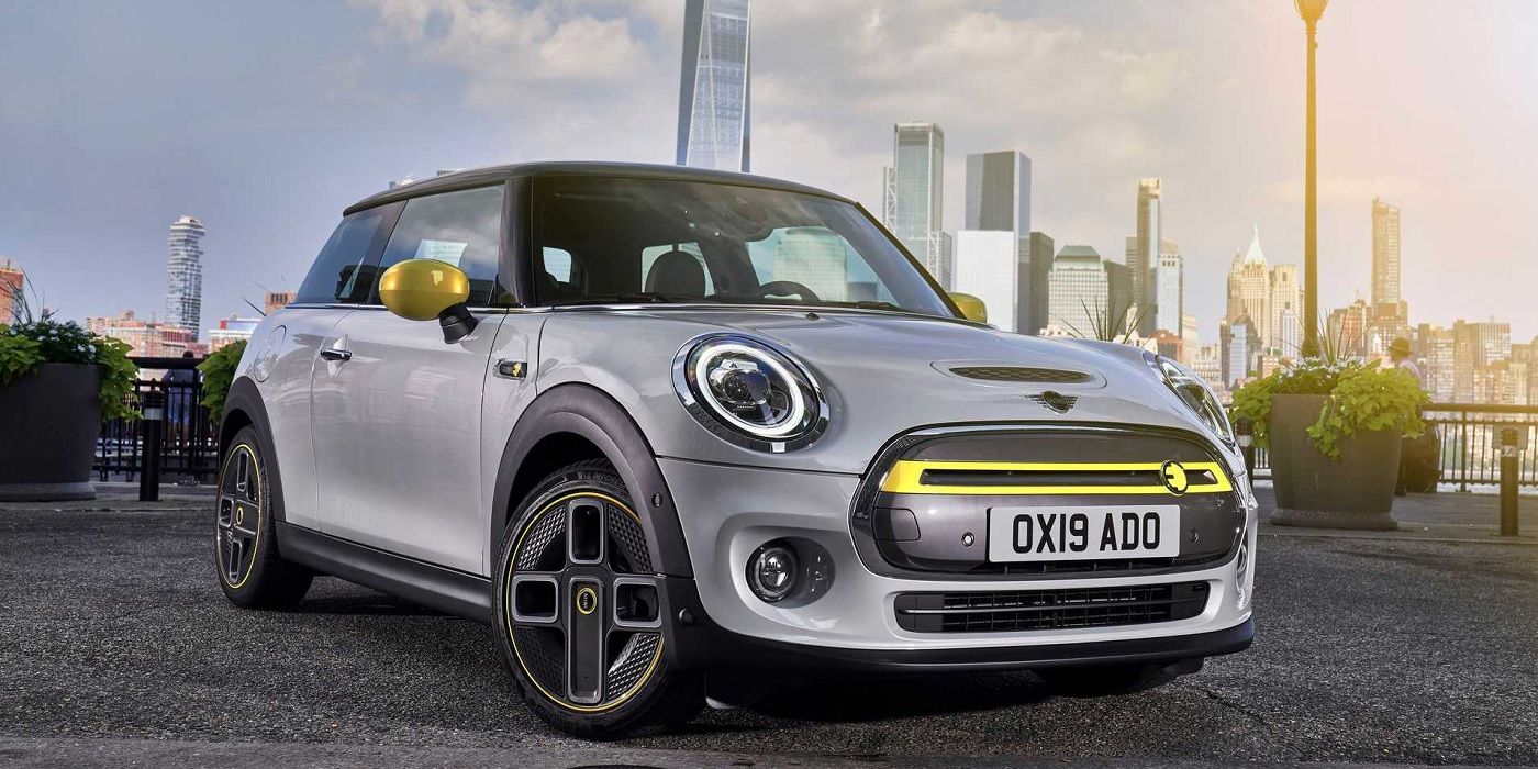 Al Mini Cooper EV 2023 no le importa ir tras Tesla