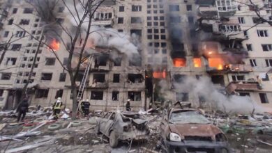 Al menos un muerto y diez heridos por el impacto de un proyectil contra un edificio de viviendas en Kiev