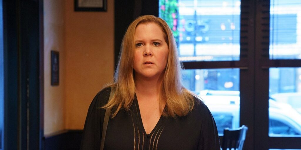 Amy Schumer se sincera sobre la vida y Beth representando su tricotilomanía