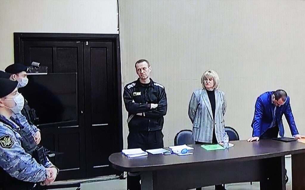 Arrestan a dos abogados de Navalni en Rusia, tras condena contra crítico del Kremlin