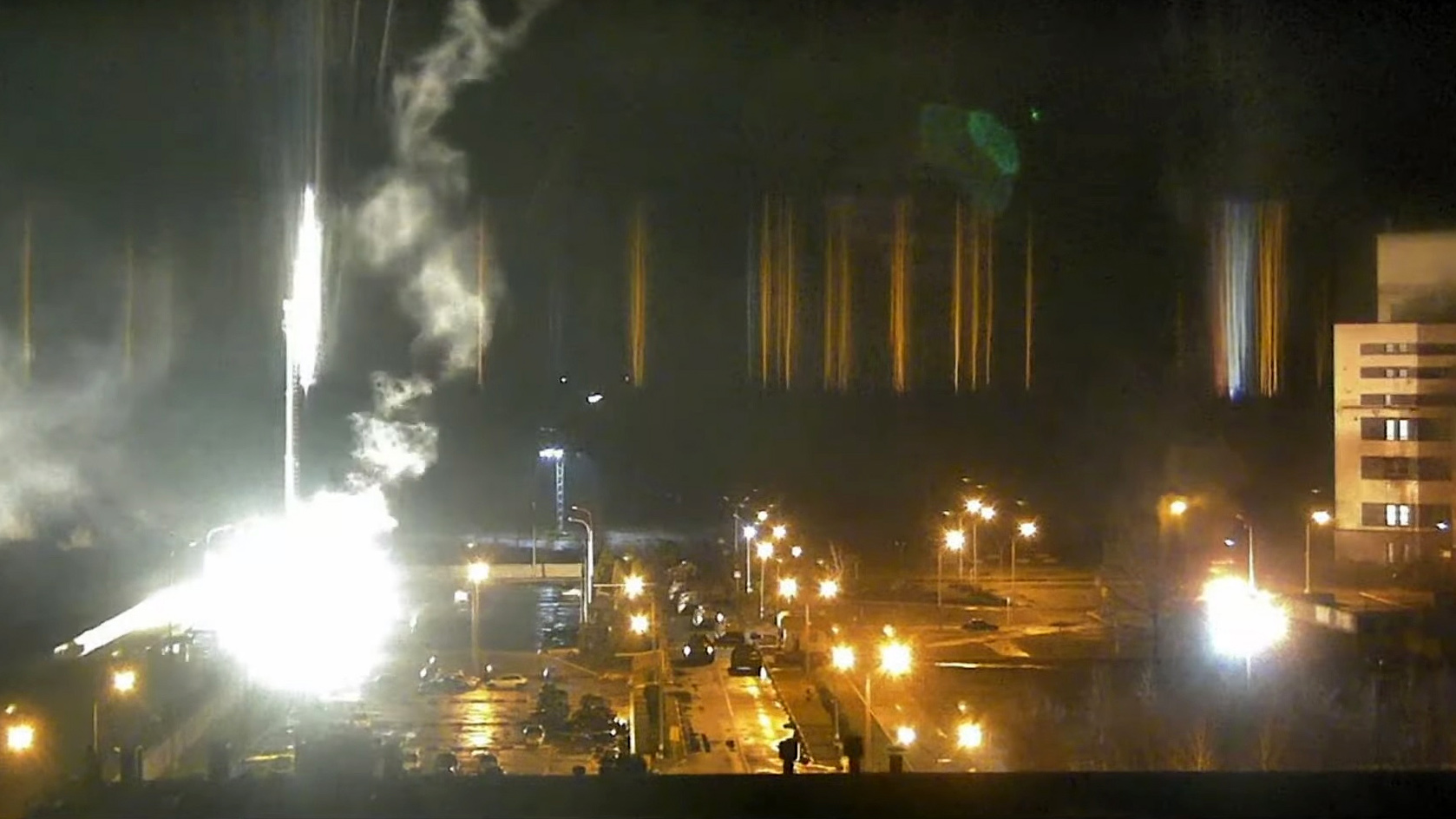 Aseguran que incendio en planta nuclear ucraniana no causó fuga de radiación