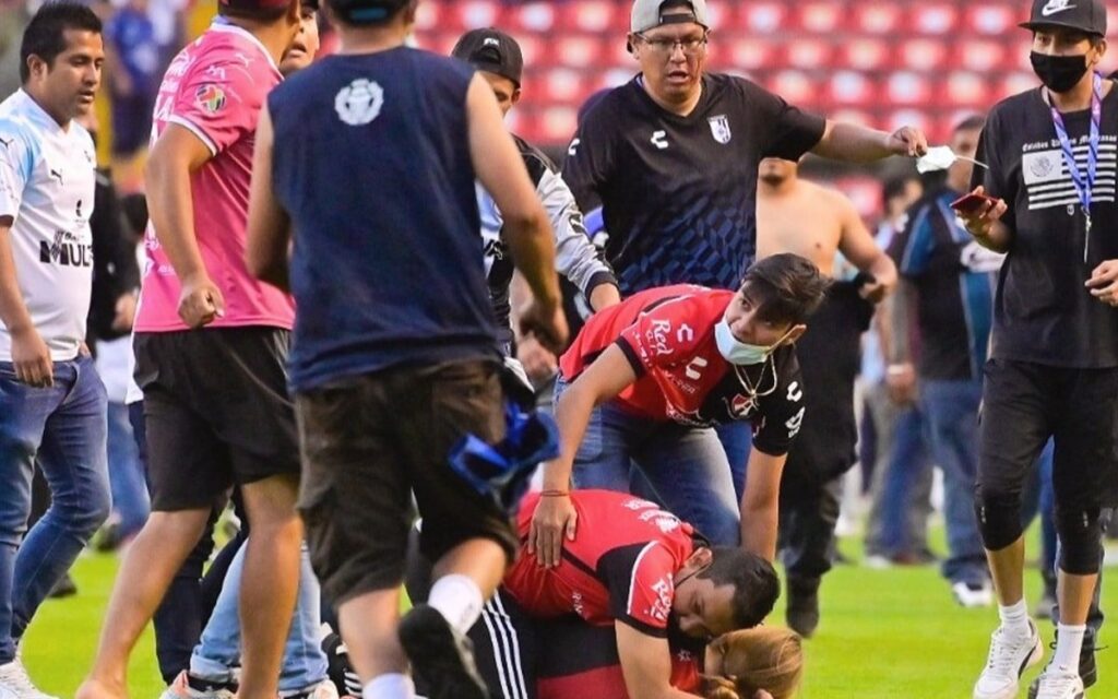 Así habría iniciado el brutal enfrentamiento en el Estadio Corregidora | Videos