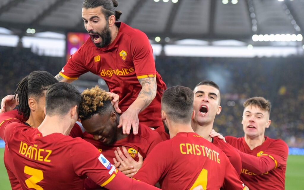 Aúlla La Loba ante Lazio en el "Derby della Capitale" | Video