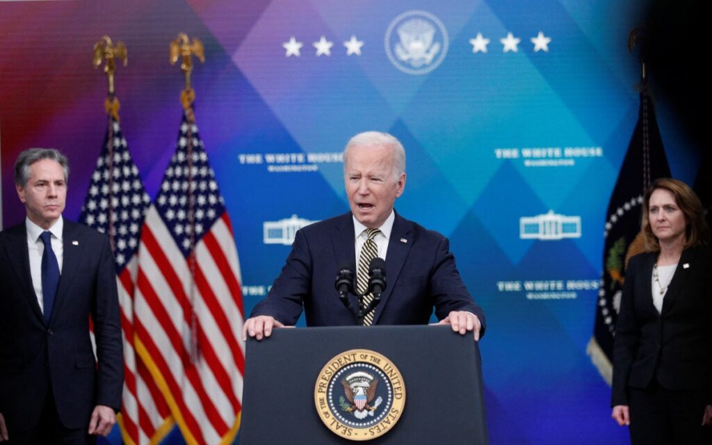 Biden dice que EU entregará a Ucrania drones y sistemas antiaéreos