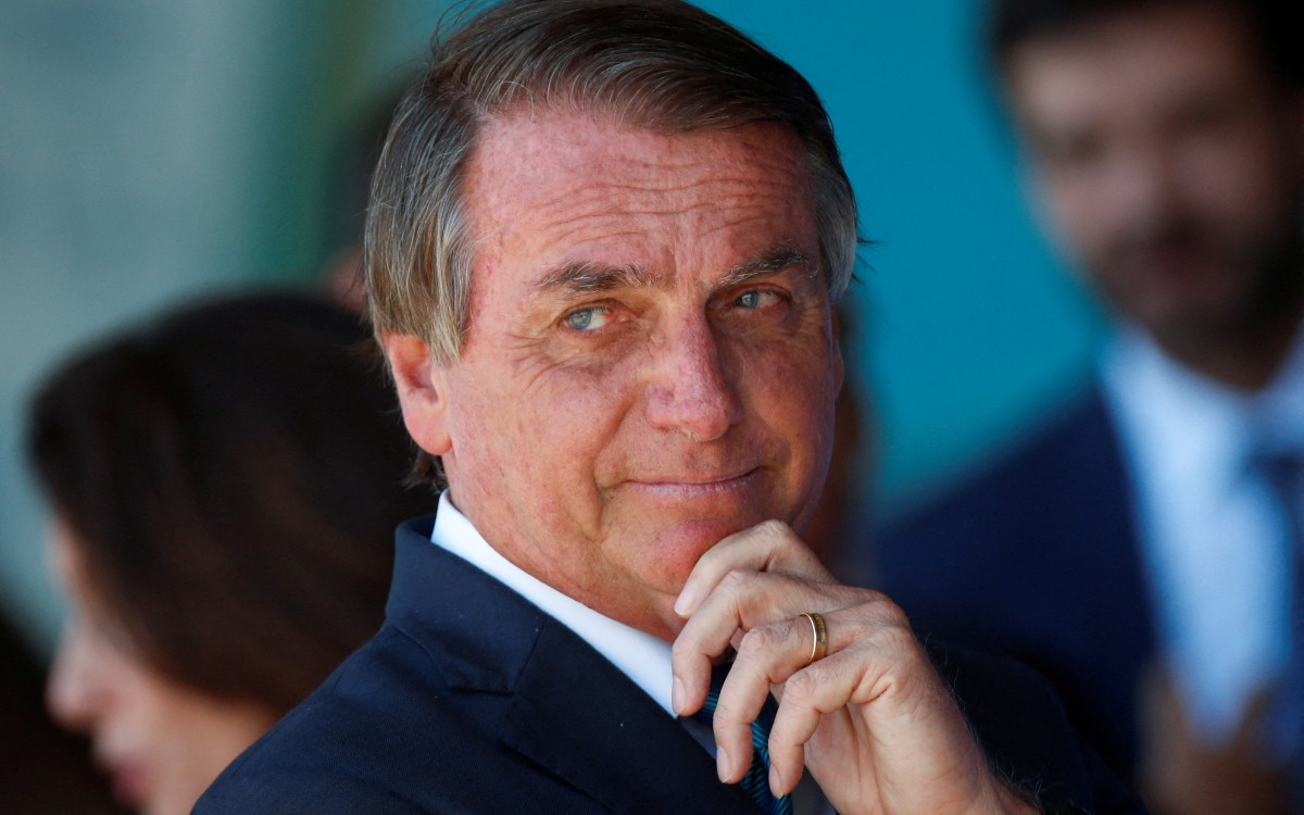 Bolsonaro se siente 'súper bien' tras pasar noche en el hospital