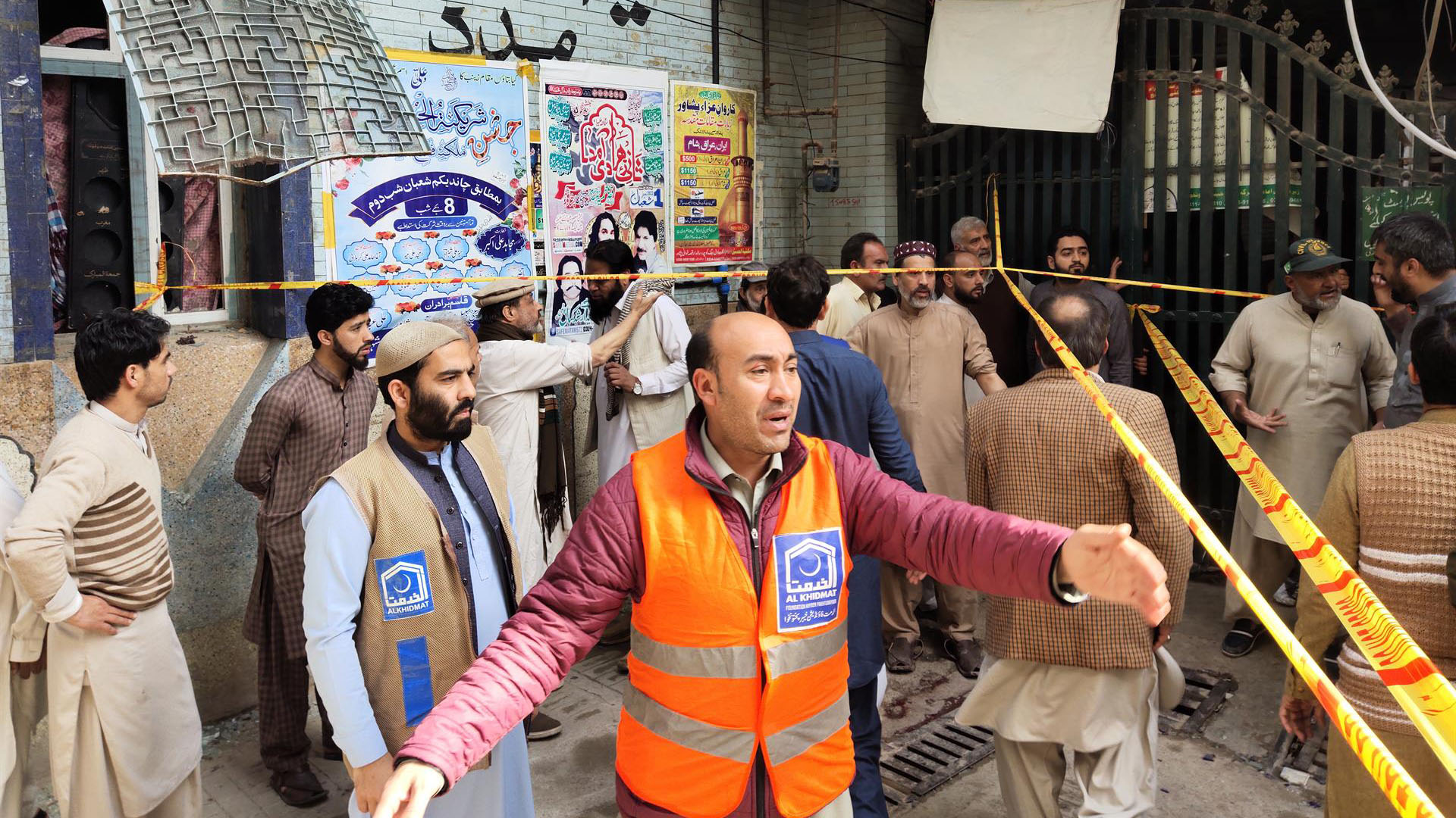 Bombazo en una mezquita deja al menos 56 muertos en Pakistán