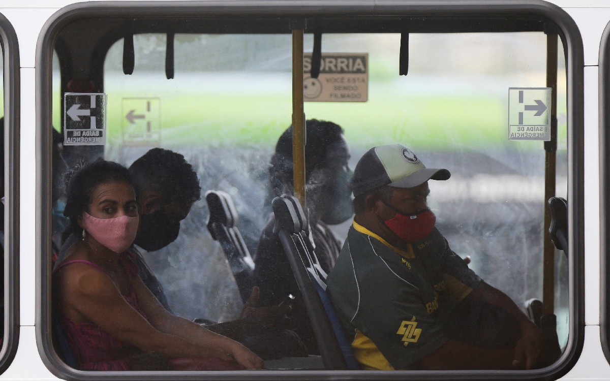 Brasil le dice adiós al cubrebocas en exteriores ante descenso de casos Covid