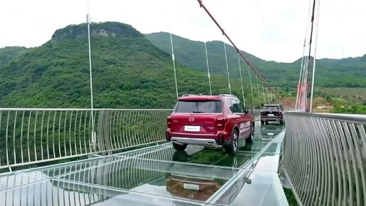 China acaba de inaugurar el puente de cristal más largo del mundo