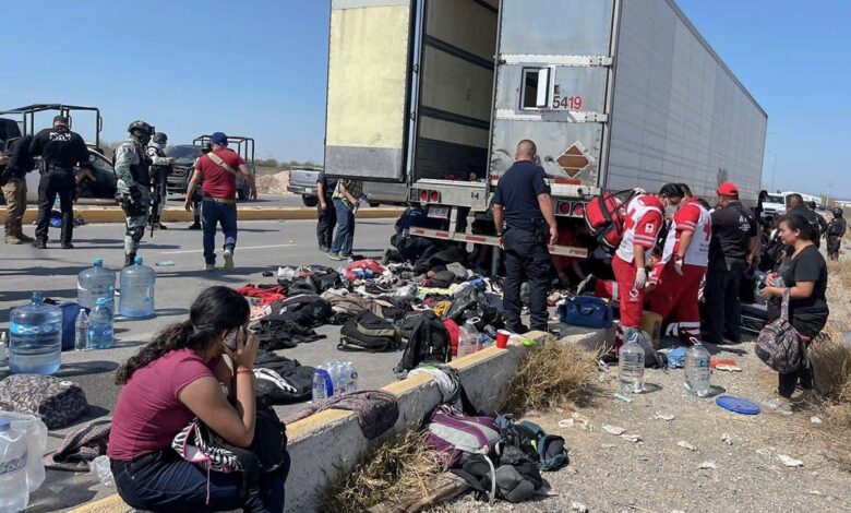 Coahuila: Rescatan a más de 160 migrantes abandonados en la caja de un tráiler; fallece una mujer embarazada