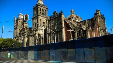 Colocan vallas metálicas en Catedral Metropolitana ante la marcha del 8M | Video