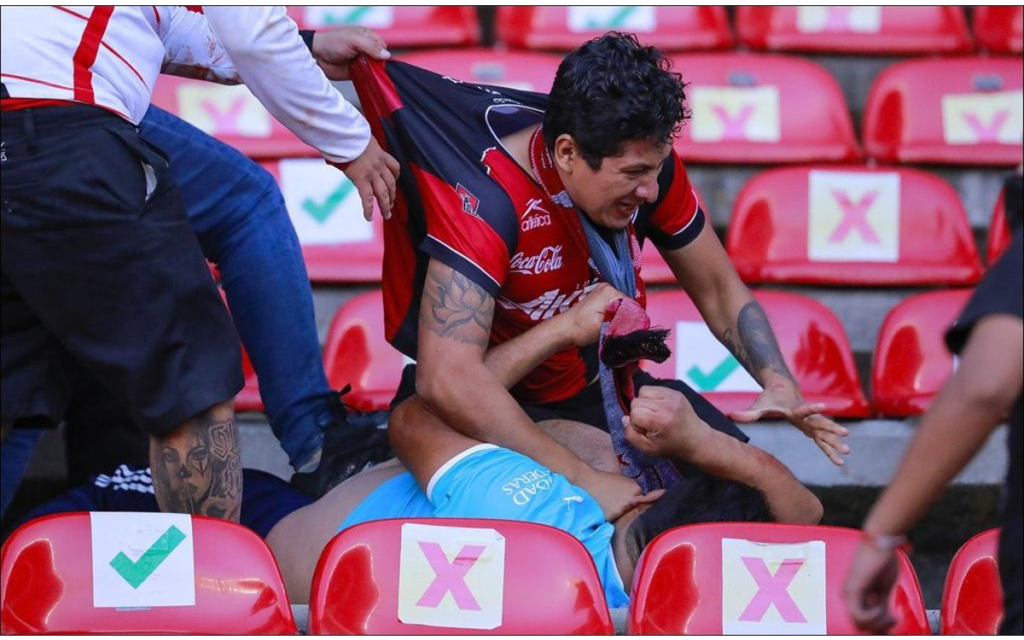 Condenan la violencia en el Estadio La Corregidora | Videos (Imágenes sensibles)