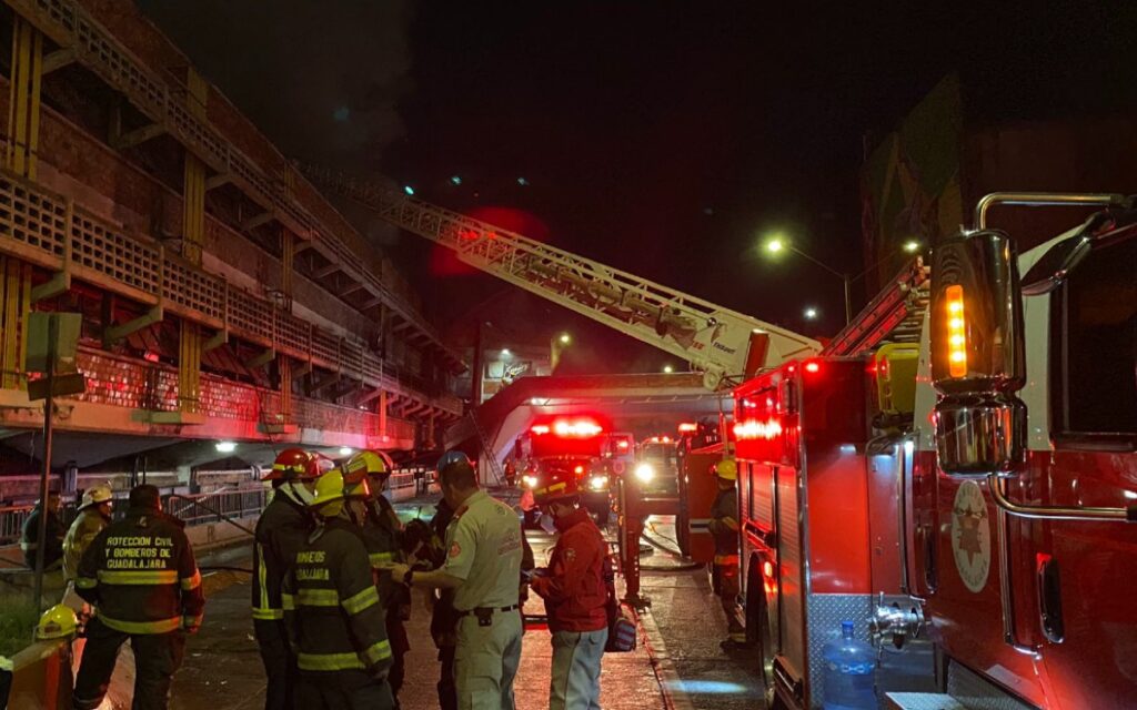 Controlan incendio en el Mercado San Juan de Dios de Guadalajara | Video