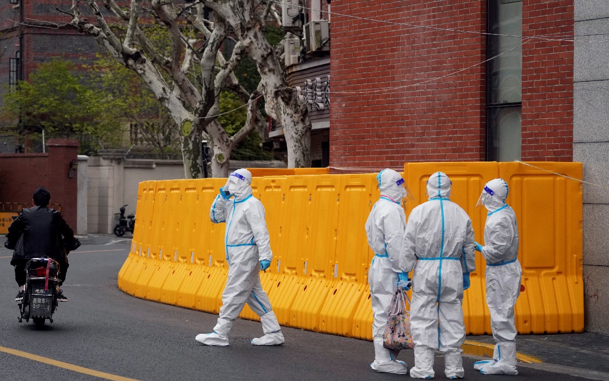 Covid-19 | Residentes de Shanghái en busca de víveres ante segunda fase de confinamiento