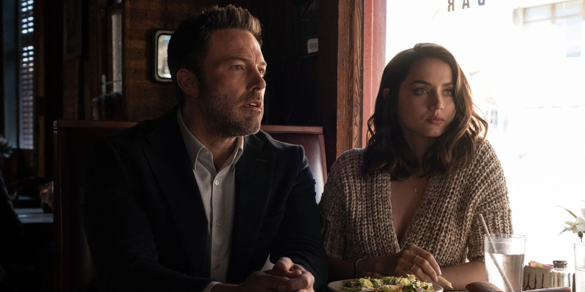 Deep Water Review: Affleck y De Armas no logran vivir un thriller erótico sin pasión