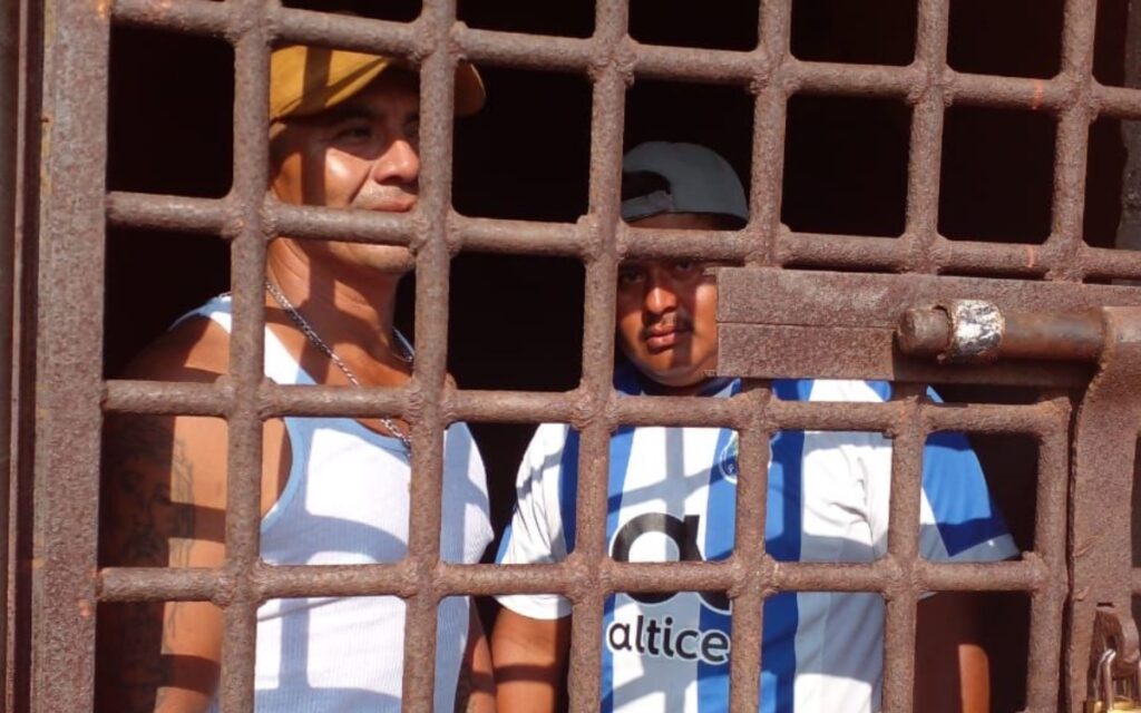 Denuncian que en Pueblo Viejo, Oaxaca, encarcelan a personas por no votar por el PRI