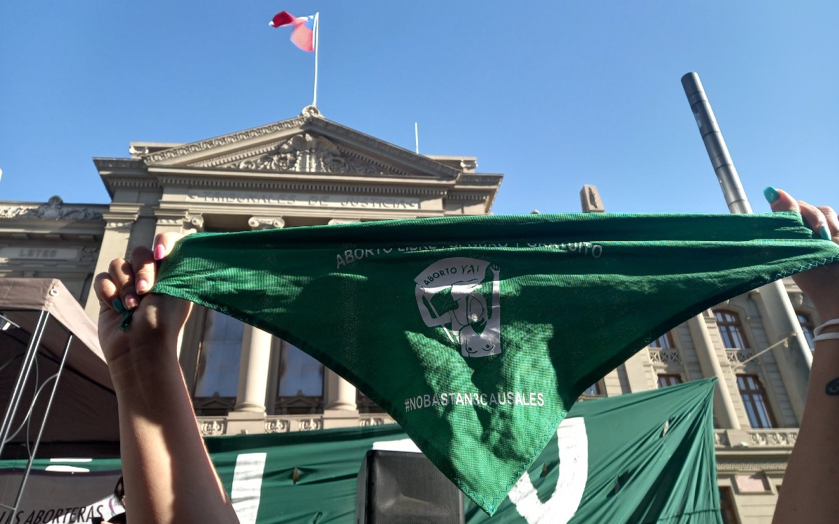 Derecho al aborto se incluye en borrador de la nueva Constitución chilena | Video