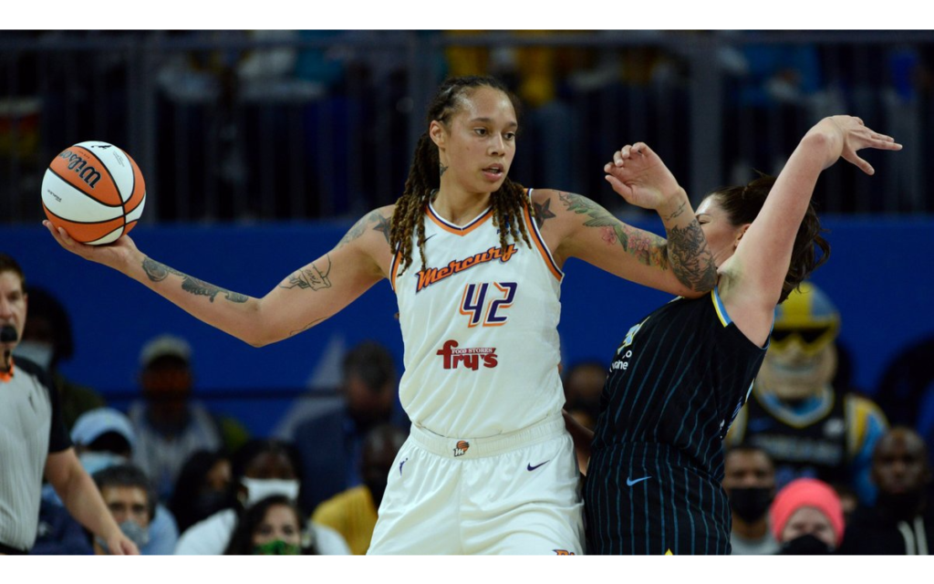 Detienen a basquetbolista estadounidense en Moscú por posesión de droga | Tuit