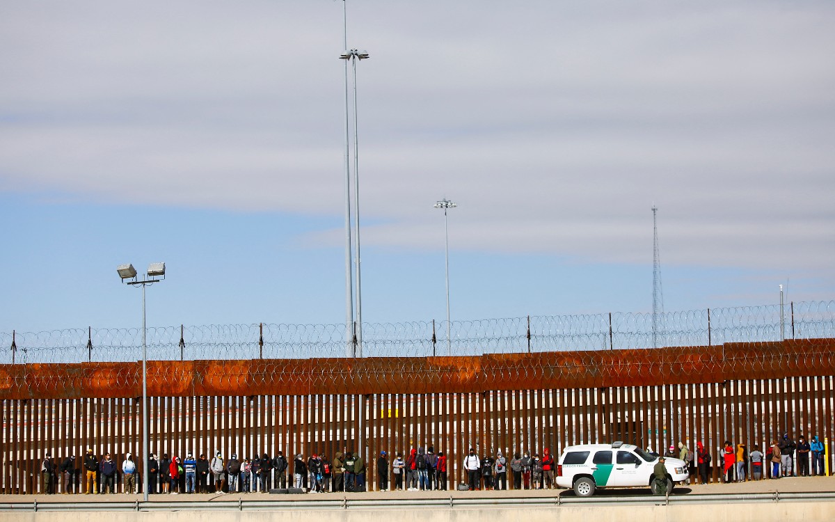 EU analiza poner fin a expulsión de migrantes a México por razones sanitarias