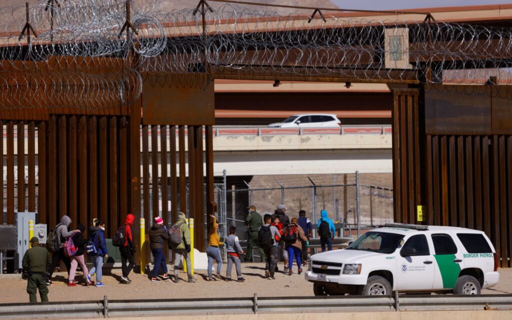 EU detecta alza en llegada de ucranianos y rusos por la frontera con México