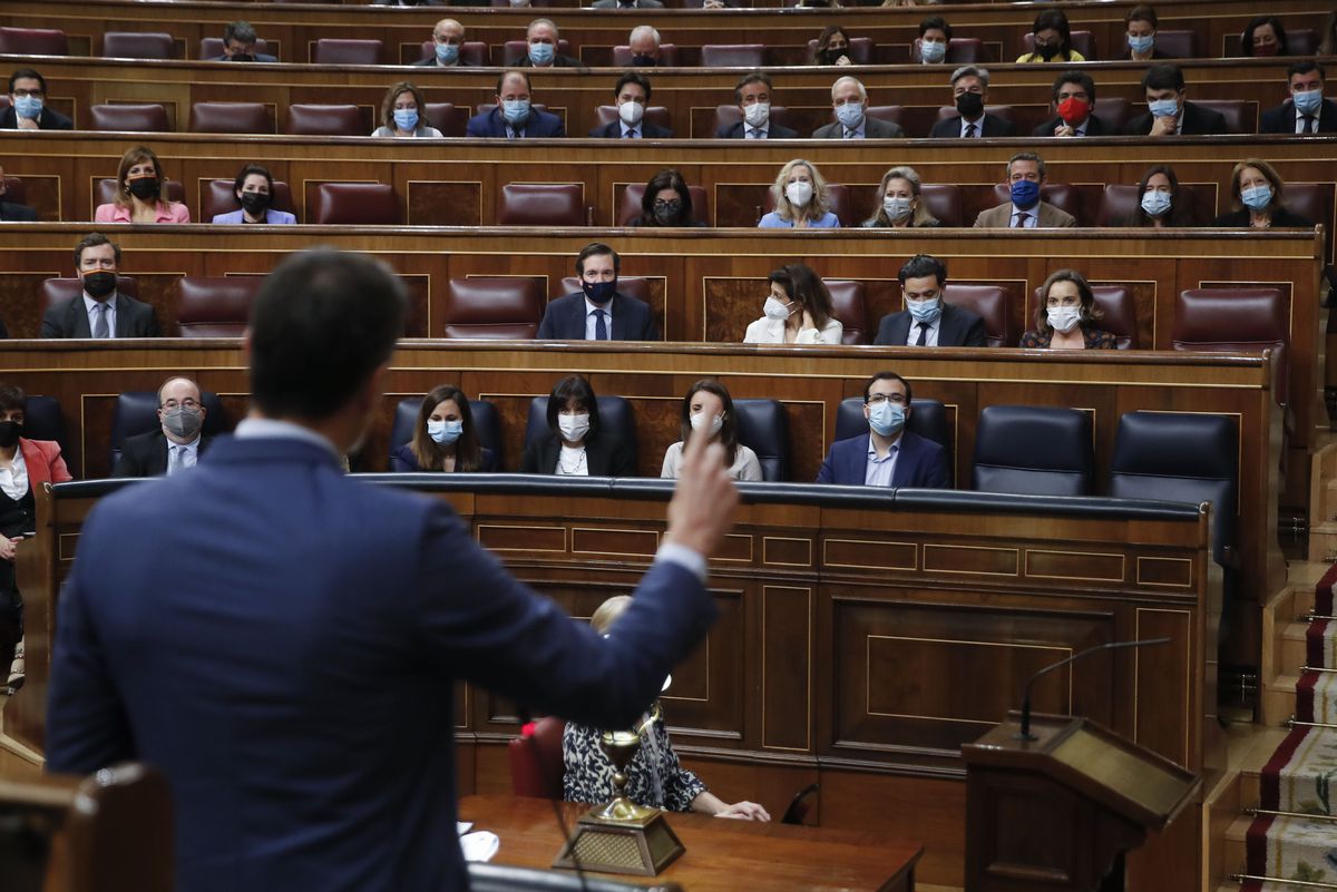 El Gobierno toma aire en Bruselas tras una semana acorralado