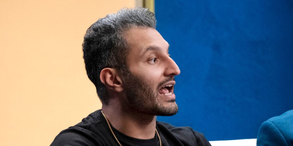 El amor es ciego: Shake reacciona a no ser 'positivo para el cuerpo' y aplaude