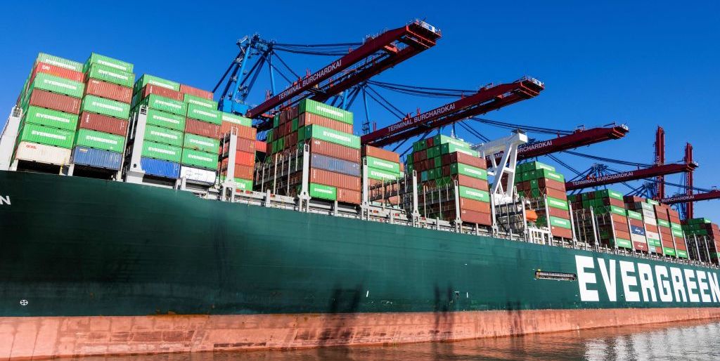 El barco hermano de Ever Given, Ever Forward, está atascado en la bahía de Chesapeake