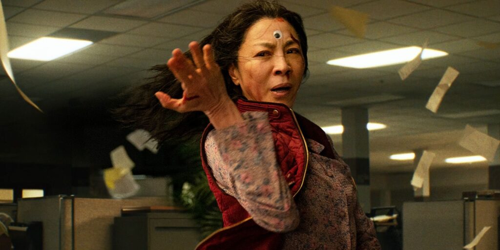 El director de Matrix elogia la película de acción del multiverso Everything Everywhere