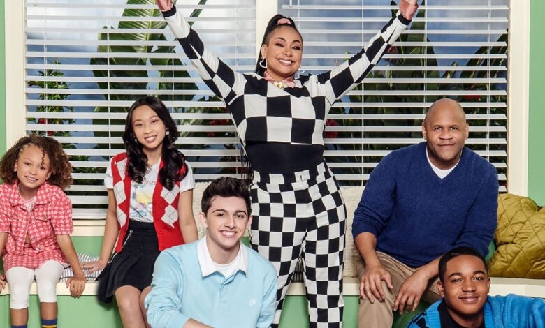El elenco de Raven's Home Disney Show protesta contra el proyecto de ley 'Don't Say Gay' con huelga