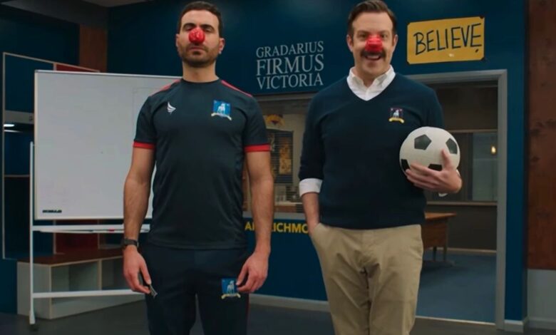 El elenco de Ted Lasso se reúne con fines benéficos con un divertido video de bocetos
