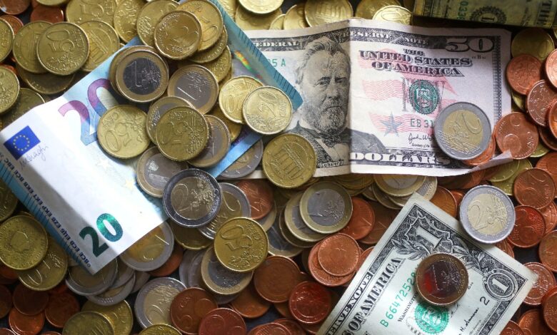 El euro se encamina a su mayor alza semanal en un mes y medio