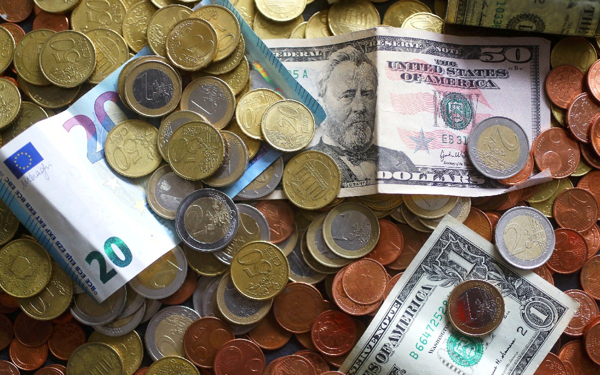 El euro se encamina a su mayor alza semanal en un mes y medio