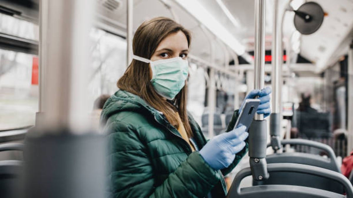 El importe de la multa por no llevar mascarilla en el metro o el autobús