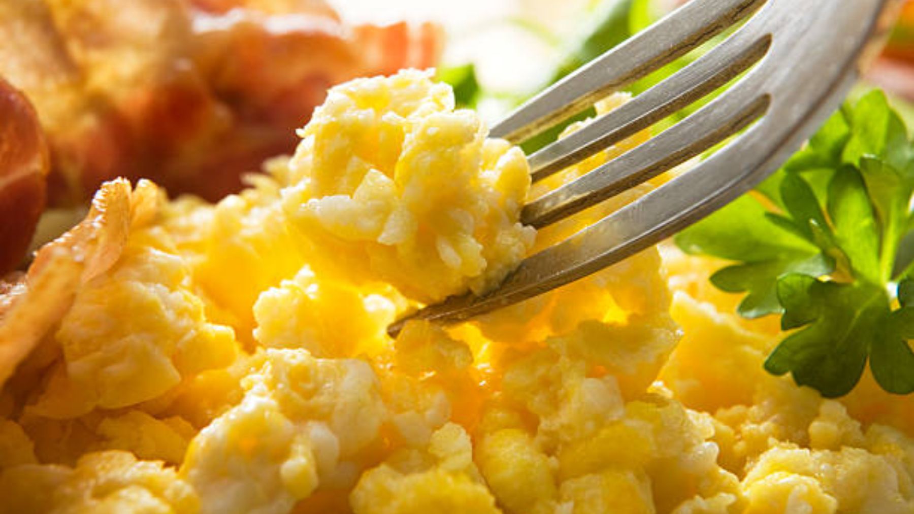 El ingrediente secreto para hacer unos huevos revueltos perfectos